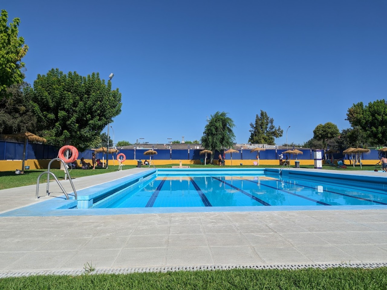 I.D.M. Piscinas Santuario