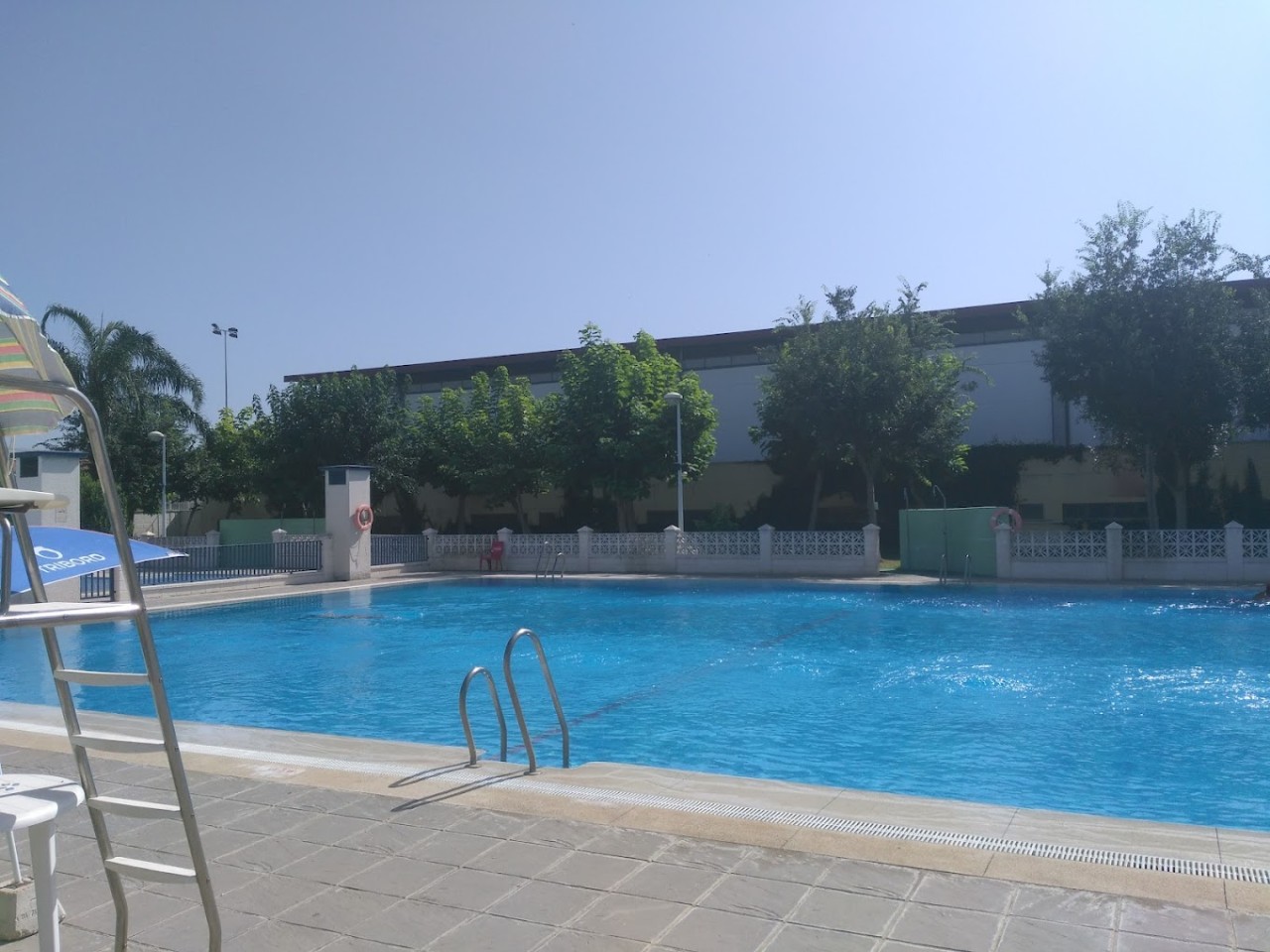 Municipal swimming pool Luis Uruñuela