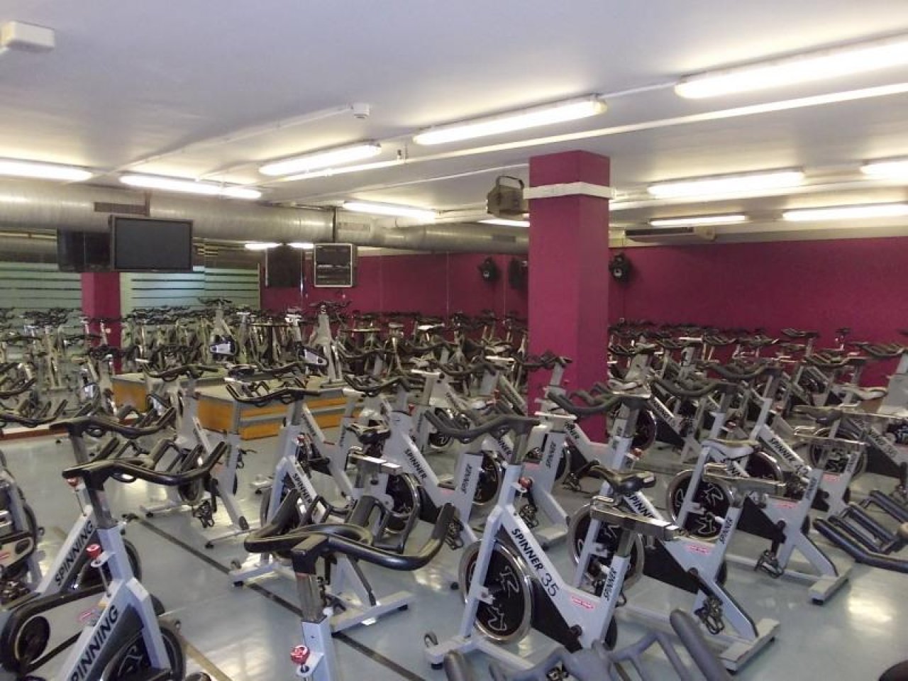 Centre Esportiu Municipal Sardenya en Barcelona