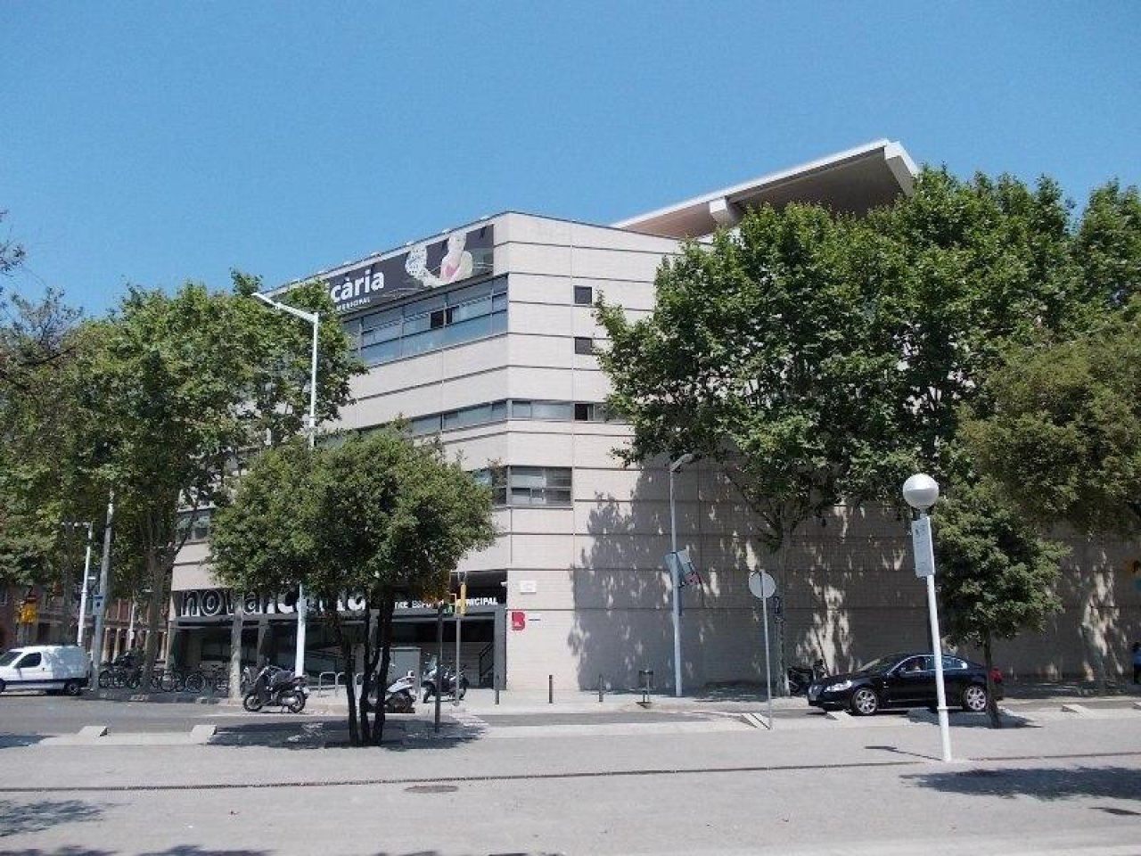 Centre Esportiu Municipal Nova Icària en Barcelona