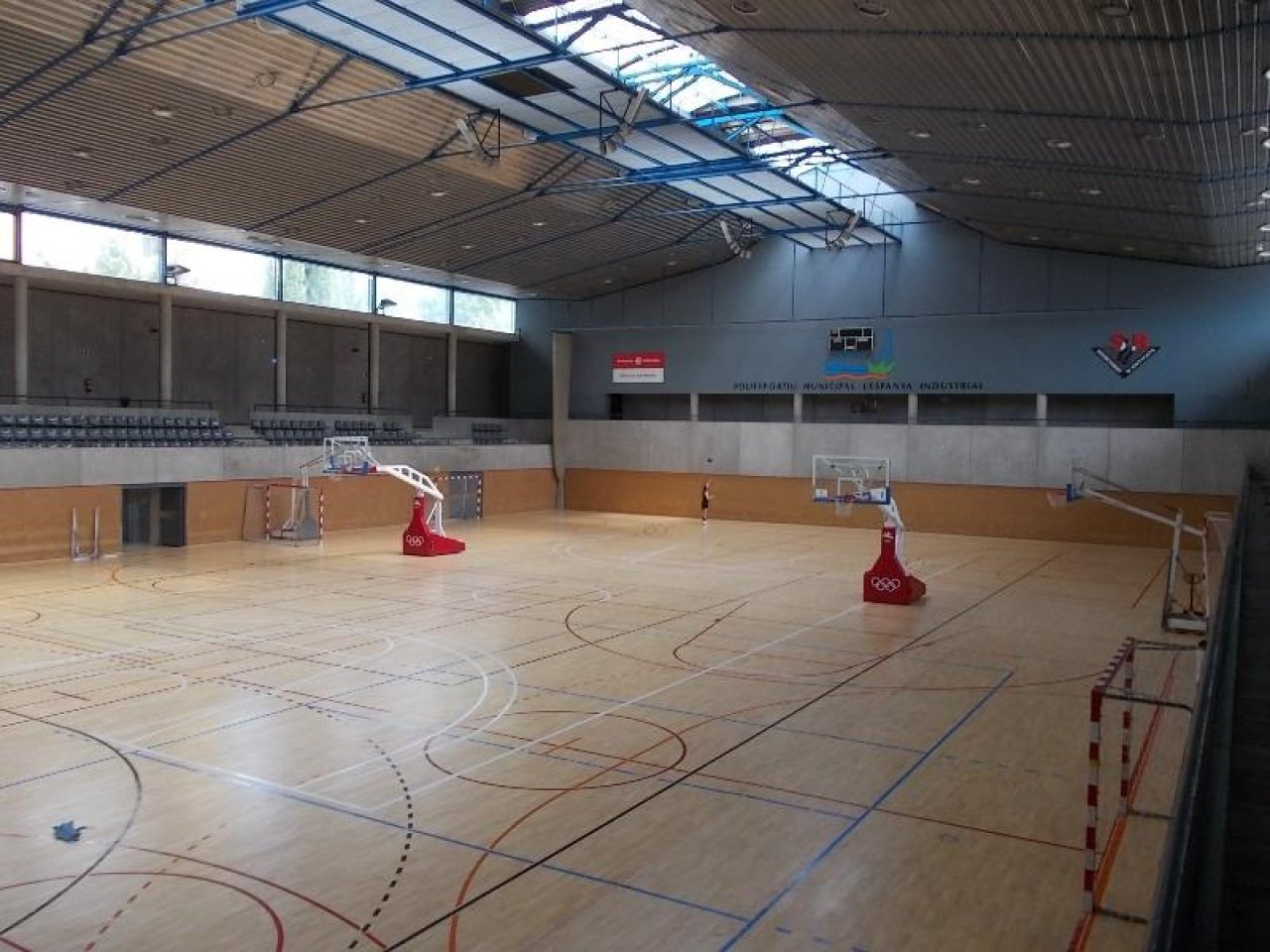 Centre Esportiu Municipal l'Espanya Industrial en Barcelona