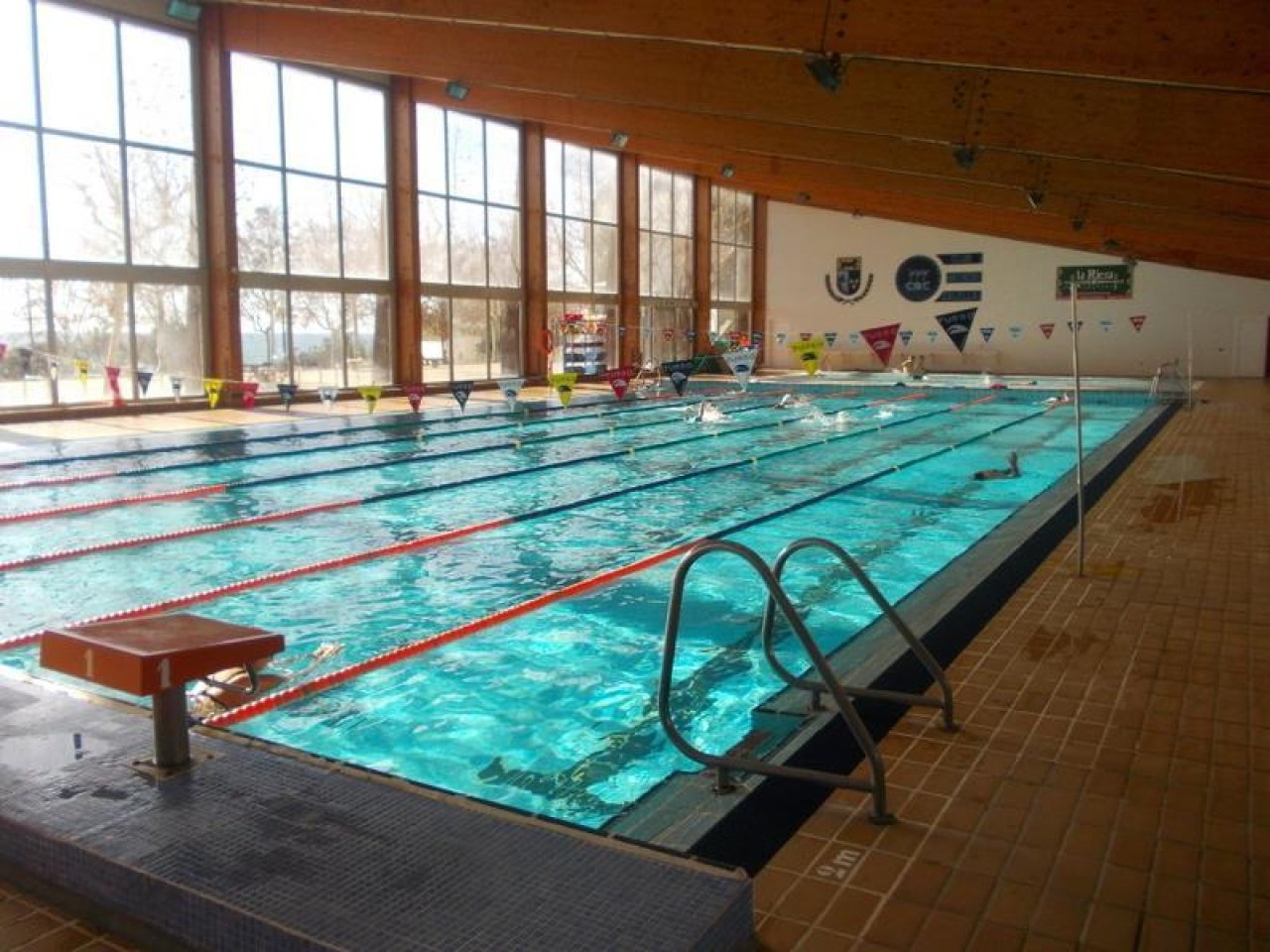 PISCINA COBERTA MUNICIPAL en Calella